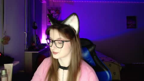 LunaXcherry online show from April 7, 7:05 pm