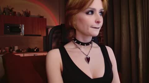 Snapshot of lunelucy chatting on September 18, 6:34 pm lunelucy online show from September 18, 6:34 pm