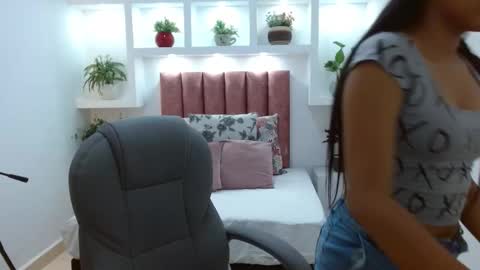 Luni Love online show from March 26, 7:19 pm