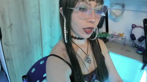 lunivyra online show from July 10, 3:50 pm