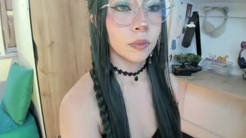 lunivyra online show from August 3, 3:07 pm