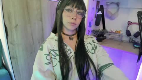 lunivyra online show from July 20, 5:15 pm
