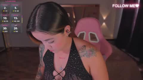 LUNA ROSE online show from November 13, 5:59 pm