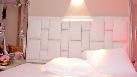 L U N N A online show from February 13, 5:11 am