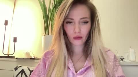 lusiluv online show from May 10, 6:03 pm