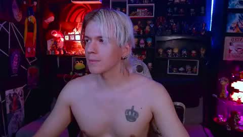 Snapshot of lustymatt chatting on September 30, 2:00 am lustymatt online show from September 30, 2:00 am