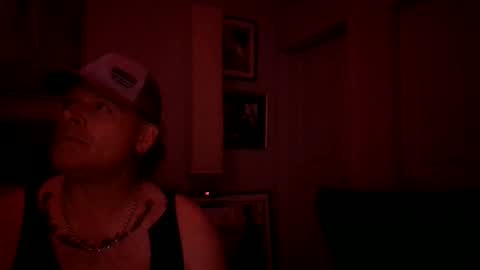 Snapshot of luv2toknstrok chatting on October 24, 8:37 am Luv2tokNstrok online show from October 24, 8:37 am
