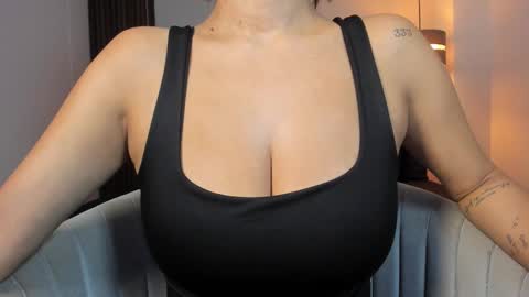 Lu. online show from December 15, 8:49 pm