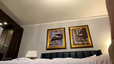 luvs2kiss online show from September 11, 4:47 am