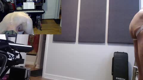 Snapshot of luvshonitoff chatting on December 7, 4:48 am Jim Bo online show from December 7, 4:48 am