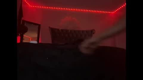 luvvlee online show from November 6, 3:37 pm