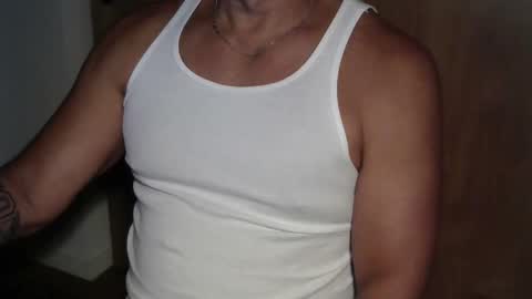 Snapshot of luvzjerkingoff chatting on October 23, 12:39 pm luvzjerkingoff online show from October 23, 12:39 pm