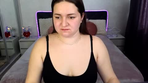 lux_lizz online show from April 4, 6:09 am