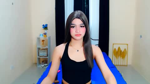 queen lux online show from October 2, 4:44 am