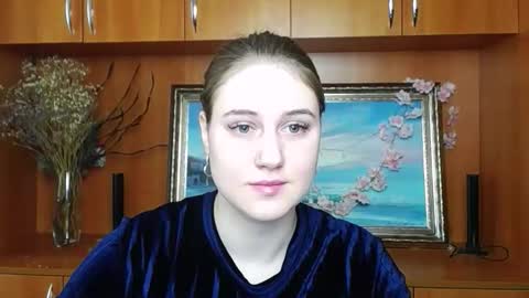 Vivienne online show from March 31, 12:27 pm