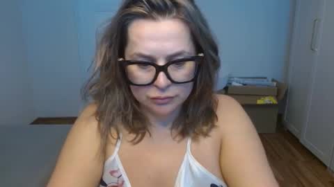 Snapshot of luxxx_diana chatting on October 12, 9:35 am Diana online show from October 12, 9:35 am