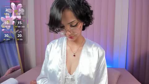 lyalee_ online show from November 1, 7:35 pm