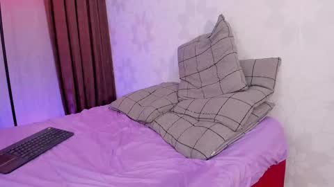 Snapshot of lyan_twink chatting on September 16, 8:23 pm Lyan online show from September 16, 8:23 pm