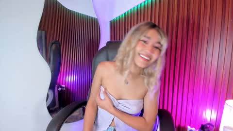 Snapshot of lyhana_lee chatting on October 14, 1:03 pm Lyhana Lee online show from October 14, 1:03 pm