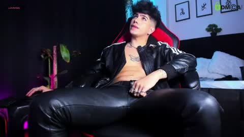 Lyle Bennett Freelance Model online show from June 24, 12:01 pm