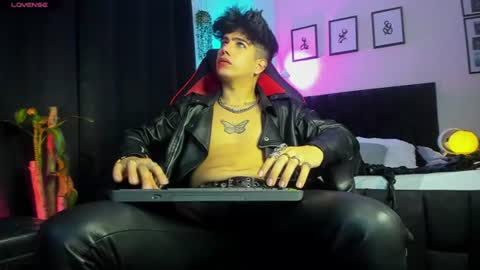 Lyle Bennett Freelance Model online show from July 21, 11:23 am