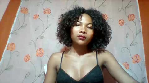 lyndah19 online show from November 30, 9:44 pm