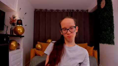 Snapshot of lynettebails chatting on February 24, 10:47 pm Sara online show from February 24, 10:47 pm