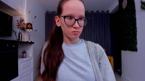 Snapshot of lynettebails chatting on March 3, 10:31 pm Sara online show from March 3, 10:31 pm