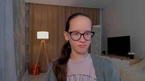 Snapshot of lynettebails chatting on September 20, 4:32 pm Sara online show from September 20, 4:32 pm