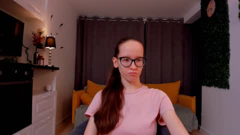 Snapshot of lynettebails chatting on February 19, 4:11 pm Sara online show from February 19, 4:11 pm