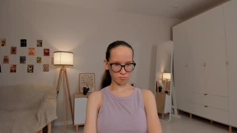 Snapshot of lynettebails chatting on March 10, 7:18 pm Sara online show from March 10, 7:18 pm