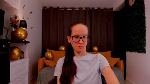 Snapshot of lynettebails chatting on February 24, 4:36 pm Sara online show from February 24, 4:36 pm