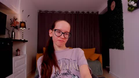 Snapshot of lynettebails chatting on March 5, 1:31 am Sara online show from March 5, 1:31 am
