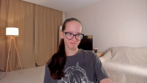 Snapshot of lynettebails chatting on October 17, 4:11 pm Sara online show from October 17, 4:11 pm