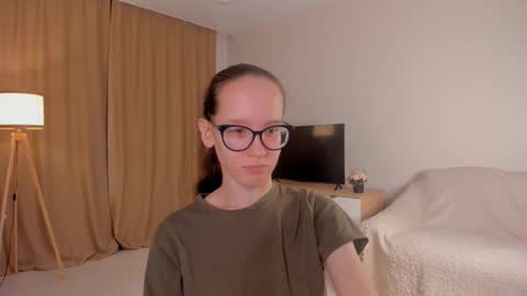 Snapshot of lynettebails chatting on October 21, 4:43 pm Sara online show from October 21, 4:43 pm