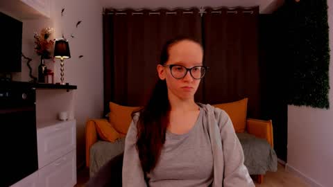 Snapshot of lynettebails chatting on February 17, 7:12 pm Sara online show from February 17, 7:12 pm