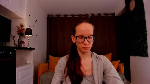 Snapshot of lynettebails chatting on February 18, 1:43 am Sara online show from February 18, 1:43 am