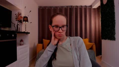 Snapshot of lynettebails chatting on March 2, 10:16 pm Sara online show from March 2, 10:16 pm