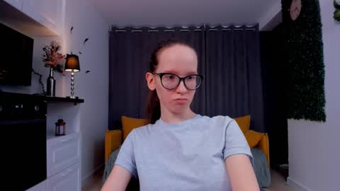 Snapshot of lynettebails chatting on March 4, 1:34 am Sara online show from March 4, 1:34 am