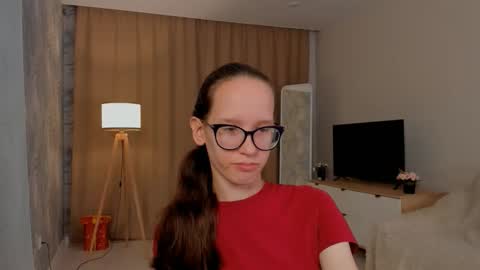Snapshot of lynettebails chatting on September 17, 4:21 pm Sara online show from September 17, 4:21 pm