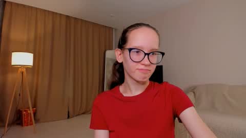 Snapshot of lynettebails chatting on October 3, 4:15 pm Sara online show from October 3, 4:15 pm