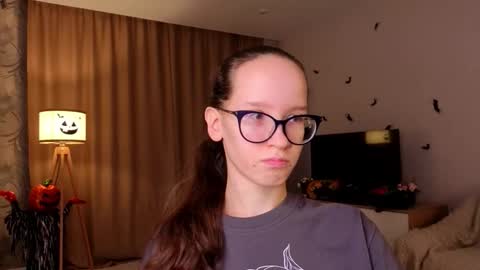 Sara online show from November 5, 4:09 pm