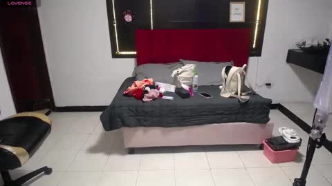 lynn_turner_ online show from March 22, 1:37 pm