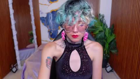 lyra_tay online show from June 6, 7:20 pm