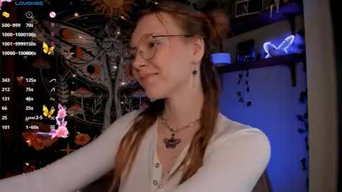 Snapshot of lyra_thenymph chatting on October 17, 10:30 am Lyra online show from October 17, 10:30 am
