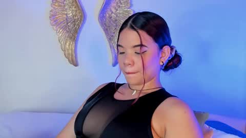 Snapshot of macarenacooper chatting on October 25, 11:05 pm Macarena  online show from October 25, 11:05 pm
