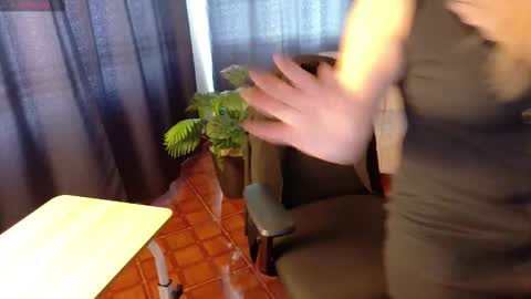 macarenasilva online show from December 1, 1:20 pm