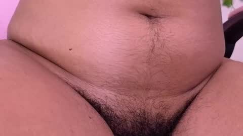 Snapshot of macey_hairy chatting on September 13, 7:38 pm Macey Elliot Modelo Independiente online show from September 13, 7:38 pm