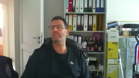 macfly67 online show from November 29, 8:44 am