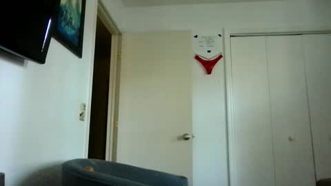 mackdocc001 online show from December 21, 3:07 pm